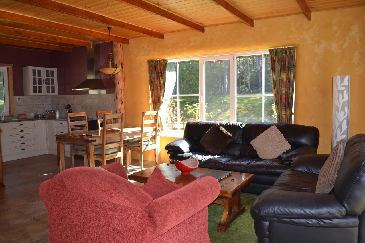 Whispering Spirit Holiday Cottages & Mini Ponies Franklin Екстериор снимка